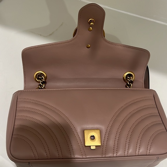 Gucci GG Marmont Small Shoulder Bag in Dusty Pink Leather 100% Authentic - Picture 9 of 14